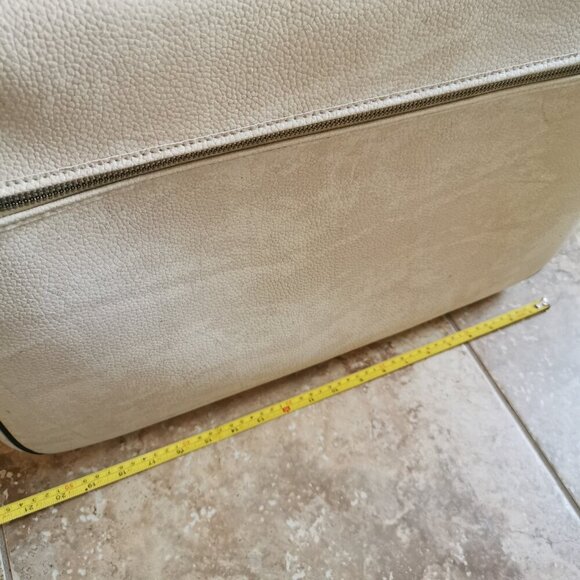 Vintage Suitcase White Leatherette Riviera Luggage Case Photo Prop - Picture 11 of 13